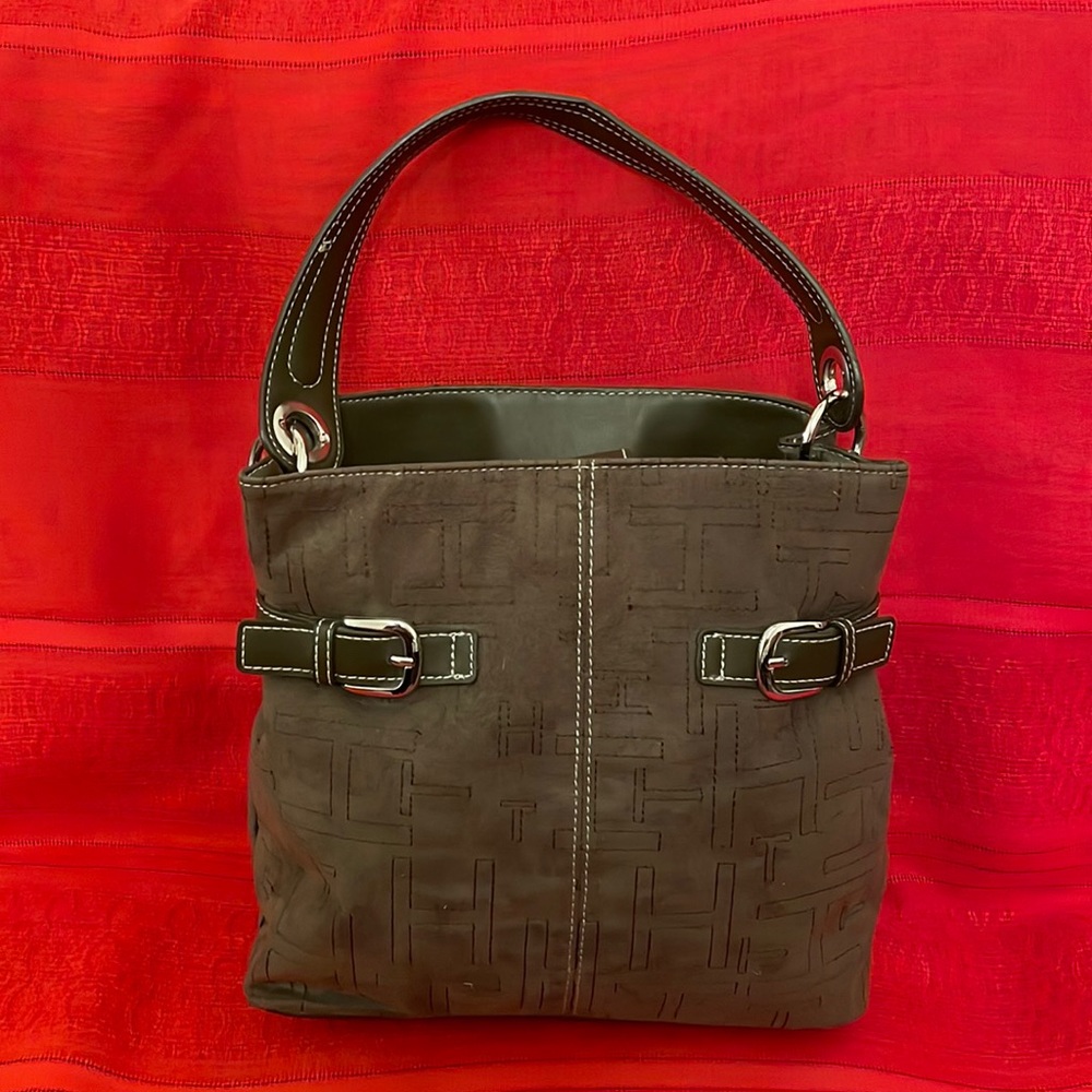 Tommy Hilfiger brown w/design, 3 section hand bag, 2 pockets on the inside (mlb)